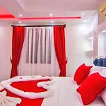 2 Bedroom With Private Pool In Uzumlu וילה קלקן