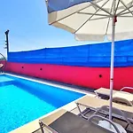 2 Bedroom With Private Pool In Uzumlu קלקן